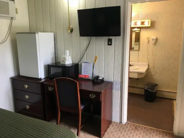 Travelers Inn Olney 7